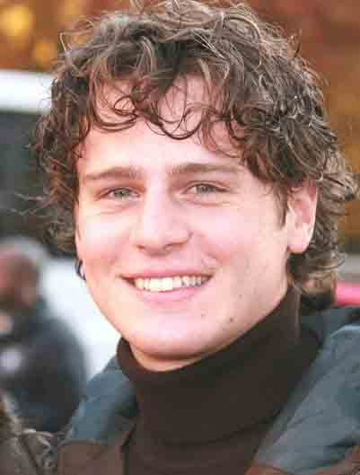 乔纳森&middot;格罗夫