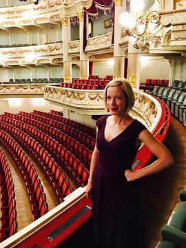 露西&middot;沃斯利之歌剧之夜封面图